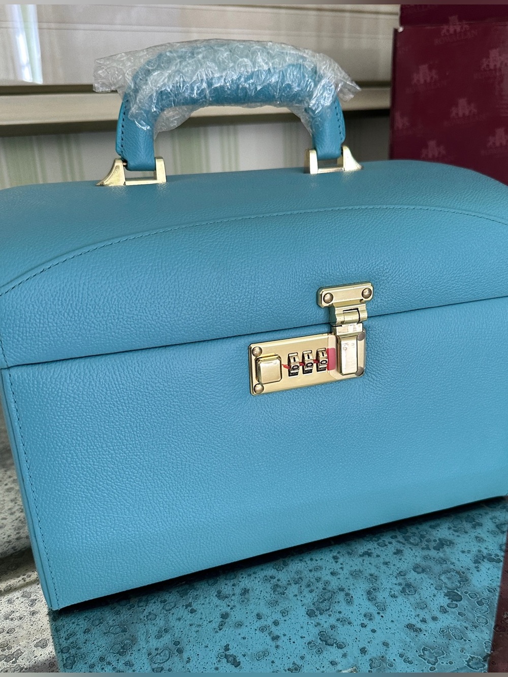 Rowallan Scotland Blue Leather Jewelry Case Train Case Locking Gold Hardware NWT